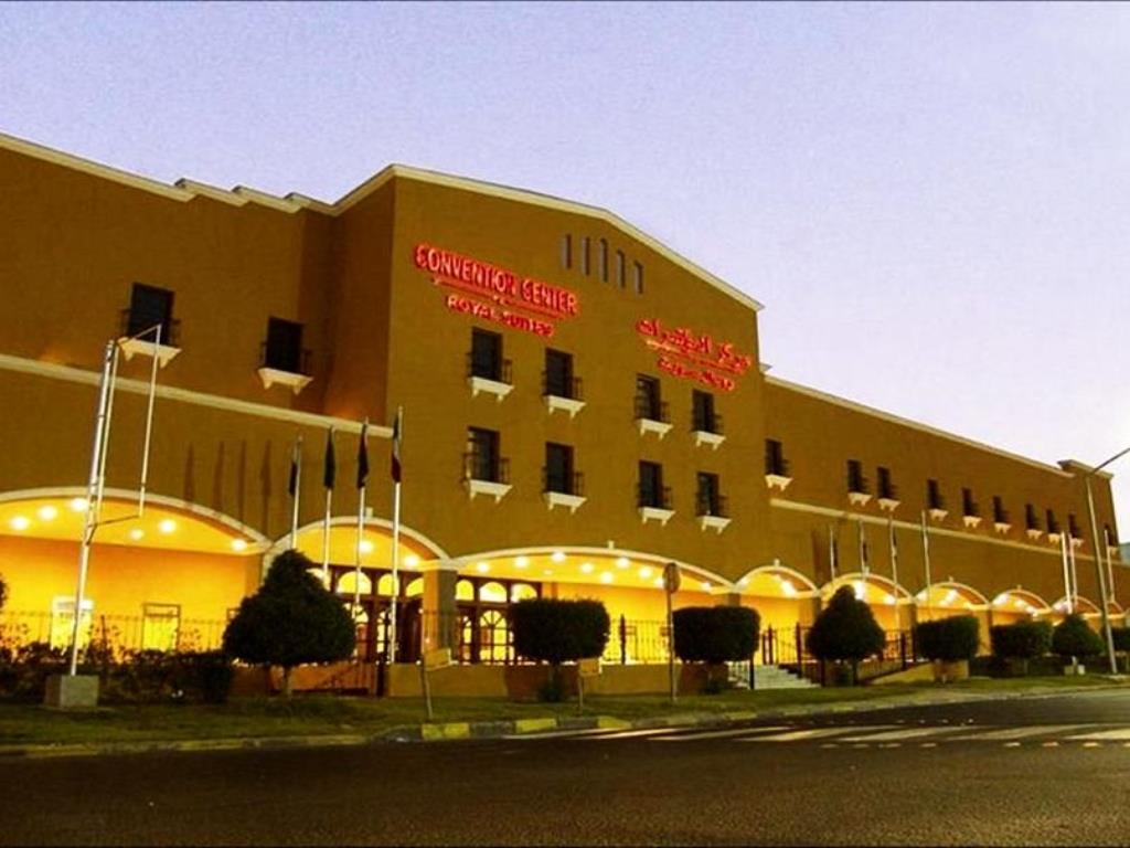 The Convention Center & Royal Suites Hotel Koeweit Buitenkant foto