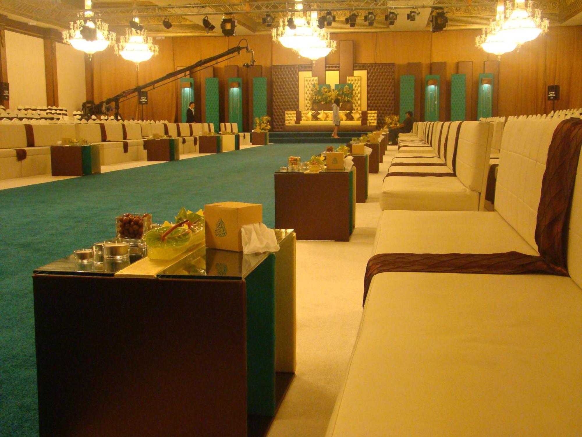 The Convention Center & Royal Suites Hotel Koeweit Buitenkant foto