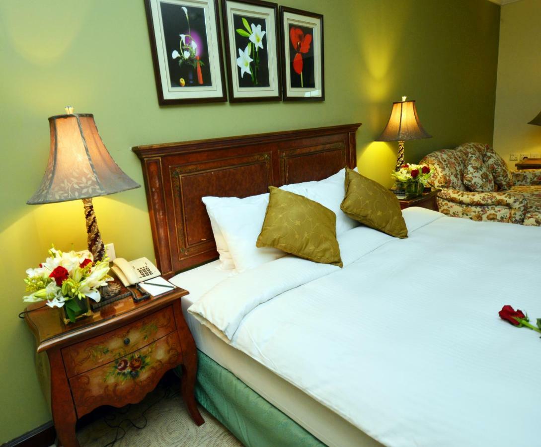 The Convention Center & Royal Suites Hotel Koeweit Buitenkant foto